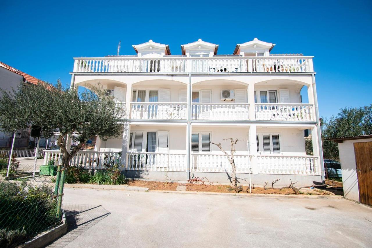 Family Holiday Apartments Lucia Vodice Ngoại thất bức ảnh