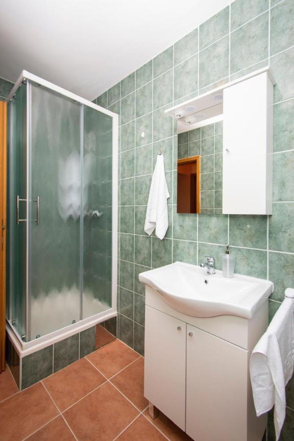 Family Holiday Apartments Lucia Vodice Ngoại thất bức ảnh