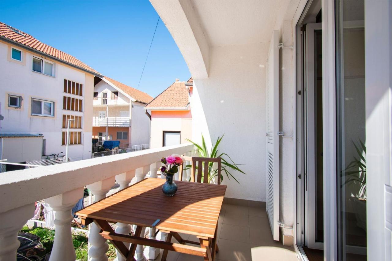 Family Holiday Apartments Lucia Vodice Ngoại thất bức ảnh